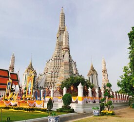 トンブリ王朝をしのぶ「ワット・アルン」※入場料 200THB 当日払い